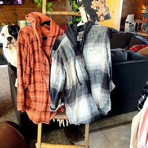 2 American eagle hooded oversized flannels.